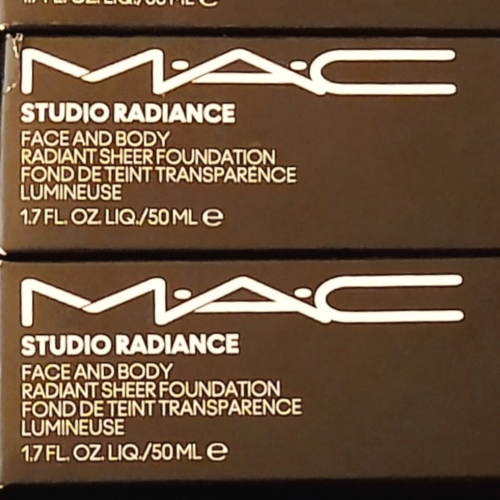 MAC STUDIO RADIANCE FACE & BODY FOUNDATION